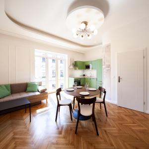 Kuchyňa alebo kuchynka v ubytovaní ZACHÁR Apartman