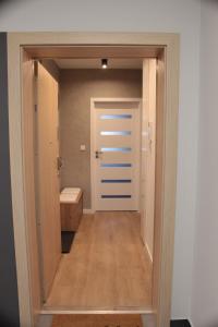 Kúpeľňa v ubytovaní Apartament Wspólna19 (Centrum, garaż podziemny, klimatyzacja ) + 32 fotografií