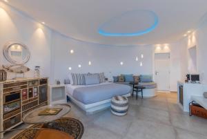 Ένα ή περισσότερα κρεβάτια σε δωμάτιο στο Secret Legend Suites