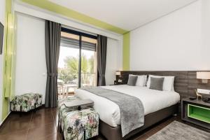 Ein Bett oder Betten in einem Zimmer der Unterkunft Wazo Hotel