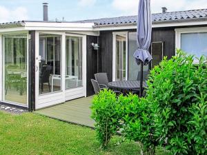 Vonkajšia záhrada v ubytovaní 6 person holiday home in Dannemare