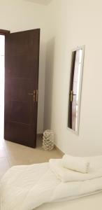 Gompos Apartment - Cozy Apartment next to the sea - Amazing Sea View客房内的一张或多张床位