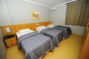 Postel nebo postele na pokoji v ubytování Hotel Saint Louis