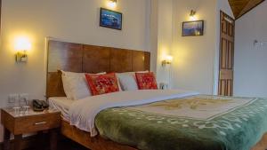 Postel nebo postele na pokoji v ubytování Hotel Shangrila Regency
