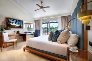 TV a/nebo společenská místnost v ubytování Grand Palladium Punta Cana Resort & Spa - All Inclusive