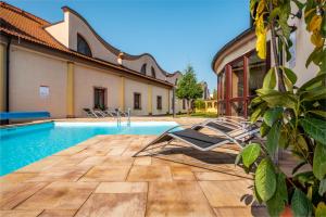Bazén v ubytování Wellness hotel Spark nebo v jeho okolí