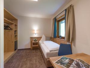 Letto o letti in una camera di Alpen Glück Hotel Unterm Rain garni