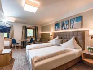 Letto o letti in una camera di Alpen Glück Hotel Unterm Rain garni