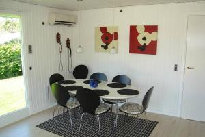 Posezení v ubytování cottage close to Hasmark beach 150m