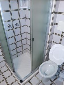 Phòng tắm tại FINESTRA SUL BOSCO - MONOLOCALE MARILLEVA 1400