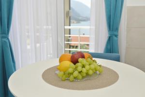 a bowl of fruit sitting on top of a table at J & P Apartments Orahovac in Kotor