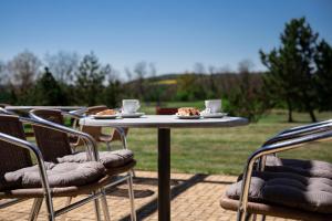 Posedenie v ubytovaní Darovanský Dvůr - Wellness & Golf Hotel