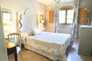 Postel nebo postele na pokoji v ubytování Castillo de Piedrasecha + 2 fotografie