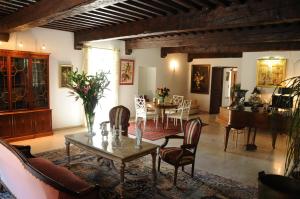 a living room with a table and chairs at Hostellerie Restaurant Les Gorges de l'Aveyron in Bruniquel