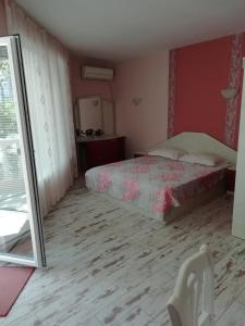 Postel nebo postele na pokoji v ubytování Art Guest House Orchidea
