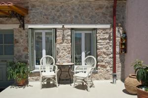 Balkón alebo terasa v ubytovaní Guesthouse Simou with view 3 bedrooms