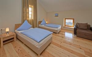 Un pat sau paturi într-o cameră la Hotel Deutsche Muehle Bolnisi