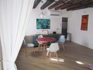 a dining room with a table and chairs at Canal view apartment in Venice