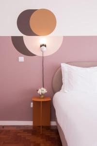 a bed room with a lamp and a lamp post at Lisbon Serviced Apartments - Campos in Lisbon