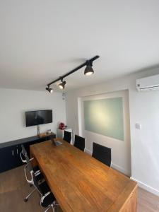TV a/nebo společenská místnost v ubytování Angatu Hostel
