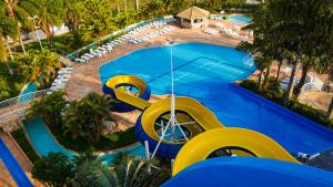 - une vue sur la piscine d'un complexe dans l'établissement Hotel Villa Santo Agostinho, à Bragança Paulista