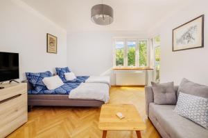 Uma área de estar em Orkana 13 Apartments