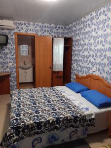 
A bed or beds in a room at Пансионат Лоция
