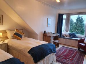 a bedroom with a bed and a window at Failte Bed & Breakfast in Oban