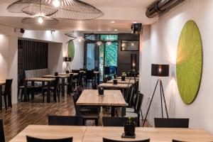 Restaurace v ubytování Hostel Situla + 37 fotografií