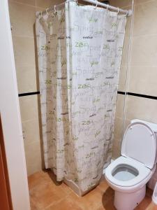 Kúpeľňa v ubytovaní BAJO con JARDÍN PROPIO EN VALLE DEL ESTE GOLF!!