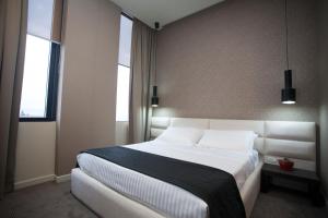 Postel nebo postele na pokoji v ubytování La Bohème Hotel