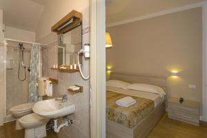 Koupelna v ubytování Hotel La Pace