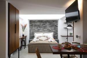 TV a/nebo společenská místnost v ubytování Orion Eco Suites