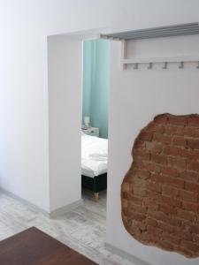 Łóżko lub łóżka w pokoju w obiekcie Old Town Studio