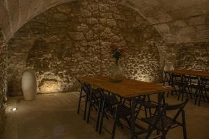 A restaurant or other place to eat at La Casa Del Miracle