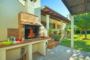 A garden outside Villa Gotmar by Sealand Villas