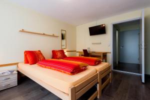 Ein Bett oder Betten in einem Zimmer der Unterkunft Hotel du Pont