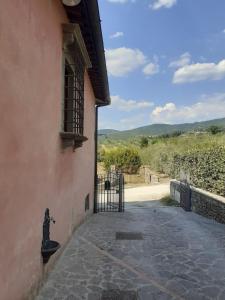 a building with a statue on the side of it at Tuscan rooms in Greve in Chianti