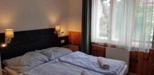 Posteľ alebo postele v izbe v ubytovaní Mátraszentimre Panzió