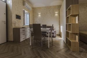 A kitchen or kitchenette at La Casa di Sara