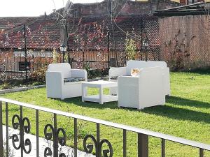 A garden outside Casa di Pietro Aretino, Arezzo Centro Storico 4-8 letti