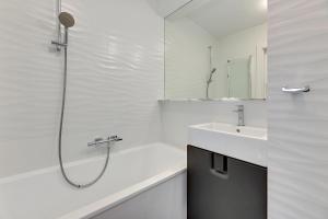 Łazienka w obiekcie Comfort Apartments Wyspiańskiego