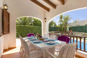 En balkon eller terrasse på Gerard Villa, Cala Blanca
