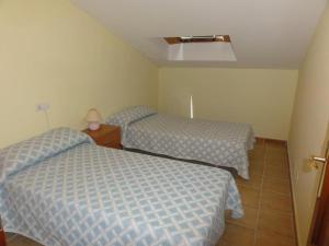 Posteľ alebo postele v izbe v ubytovaní Apartamento Playa Langosteira