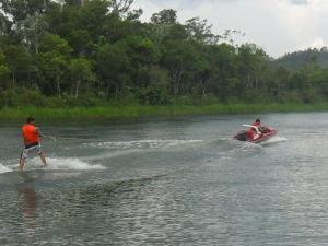 two people are on a boat in a river at SITIO RUSTICO BEIRA RIO in Santa Branca