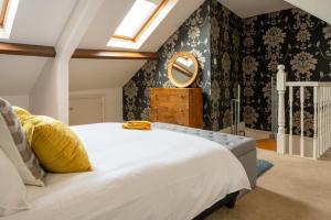 En eller flere senge i et værelse på Eastside View Apartment