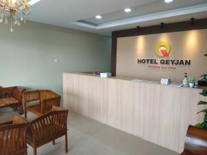 Area lobi atau resepsionis di Qeyjan Hotel