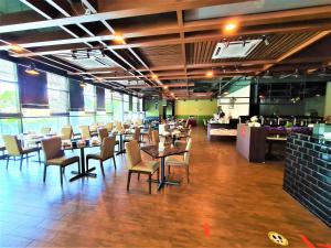 Restaurace v ubytování Nexus Regency Suites & Hotel