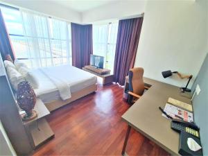 TV a/nebo společenská místnost v ubytování Nexus Regency Suites & Hotel