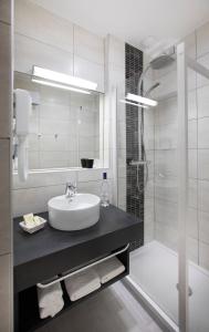 Koupelna v ubytování Logis Hotel - Restaurant - Spa - Le Relais de Farrou